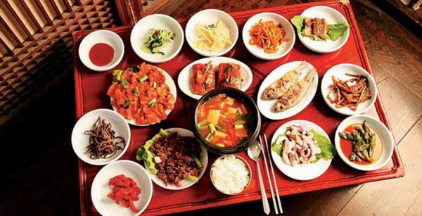 Korean Dinner Etiquette: The Do's and Don'ts